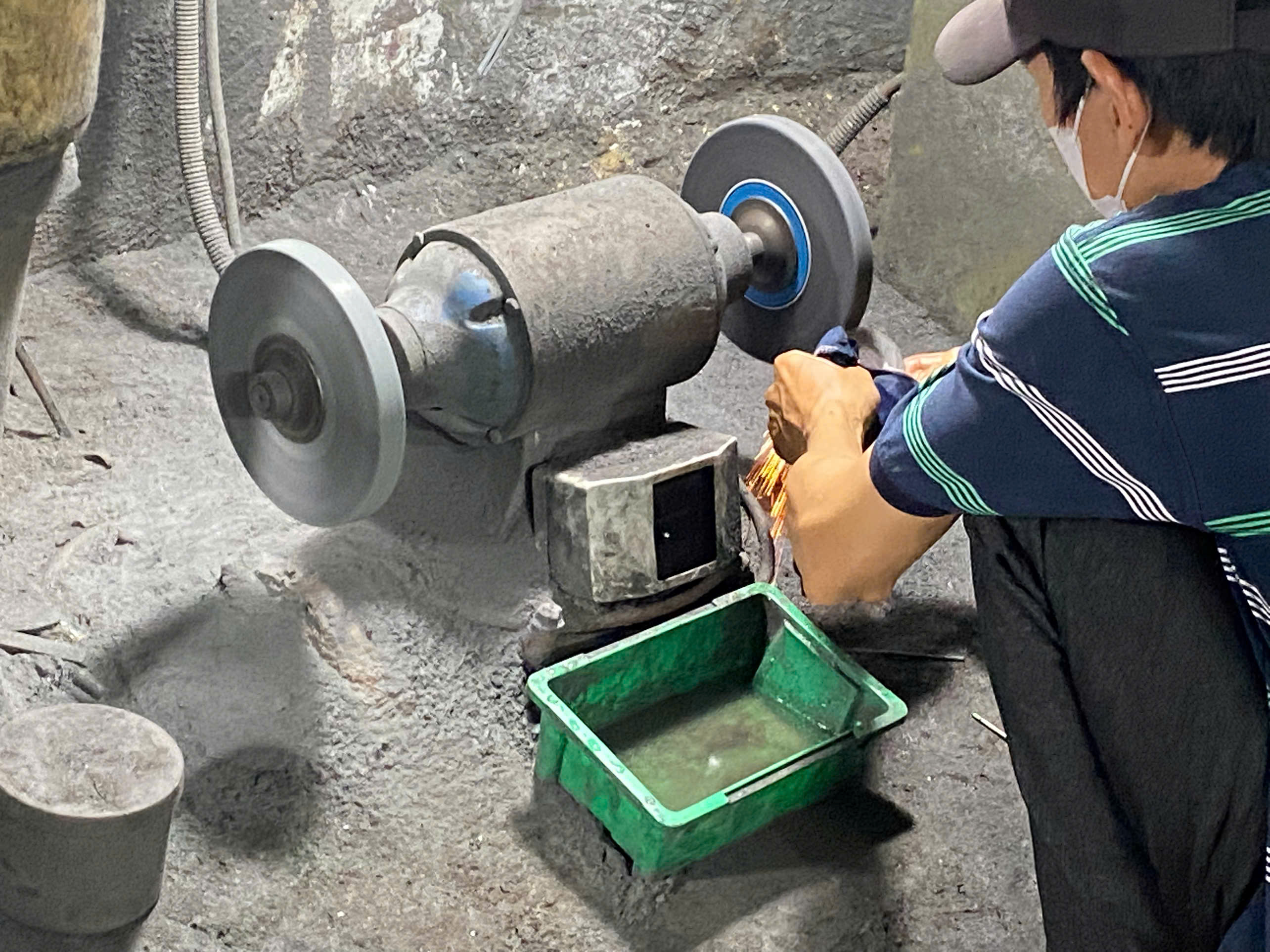 Grinding machine